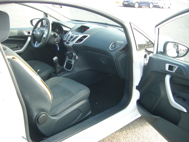 vista interior derecho FORD FIESTA 1.4 TDCI TREND 68CV