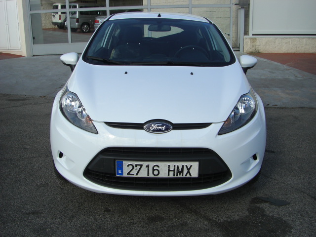 vista delantera FORD FIESTA 1.4 TDCI TREND 68CV