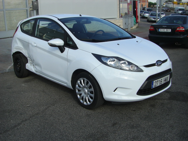 vista delantera derecha FORD FIESTA 1.4 TDCI TREND 68CV