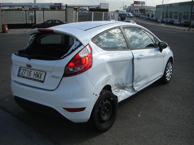 vista trasera derecha FORD FIESTA 1.4 TDCI TREND 68CV