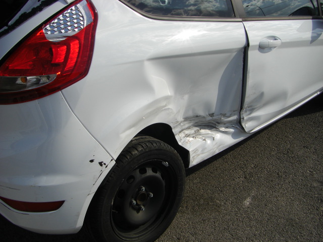 vista golpe trasero derecho FORD FIESTA 1.4 TDCI TREND 68CV