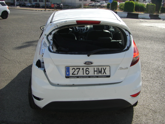 vista trasera FORD FIESTA 1.4 TDCI TREND 68CV