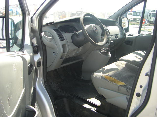 vista interior izquierdo OPEL VIVARO 1.9 D 80CV 9PLAZAS