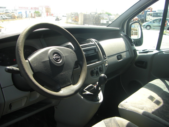 vista interior OPEL VIVARO 1.9 D 80CV 9PLAZAS