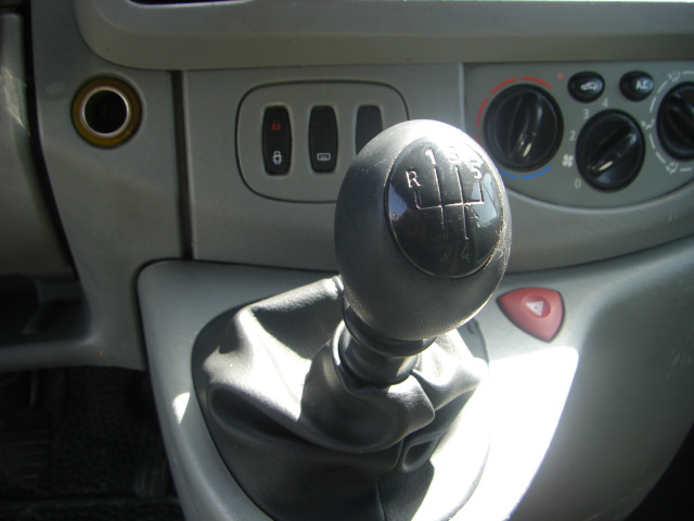 vista cambio OPEL VIVARO 1.9 D 80CV 9PLAZAS