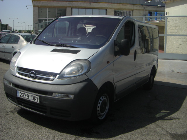 vista delantera izquierda OPEL VIVARO 1.9 D 80CV 9PLAZAS