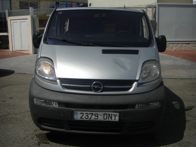 vista delantera OPEL VIVARO 1.9 D 80CV 9PLAZAS