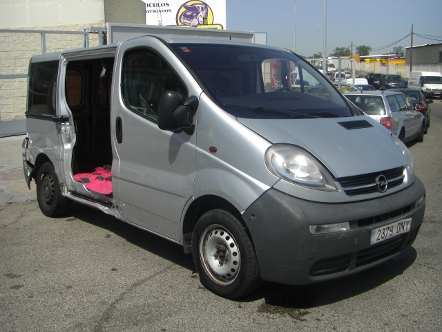 vista delantera derecha OPEL VIVARO 1.9 D 80CV 9PLAZAS