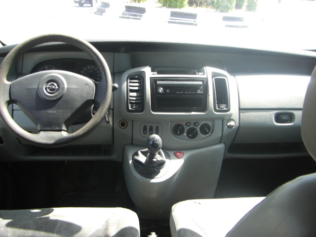 vista salpicadero OPEL VIVARO 1.9 D 80CV 9PLAZAS
