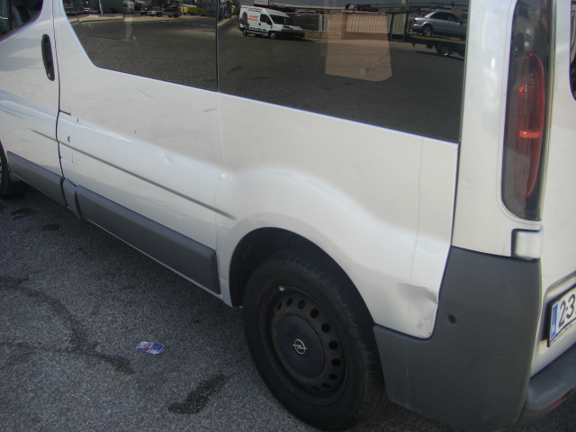 vista golpe leve OPEL VIVARO 1.9 D 80CV 9PLAZAS