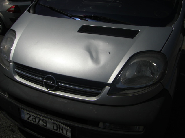 vista leve golpe en capo OPEL VIVARO 1.9 D 80CV 9PLAZAS