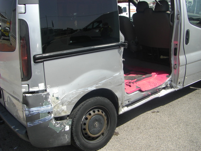 vista golpe 2 OPEL VIVARO 1.9 D 80CV 9PLAZAS