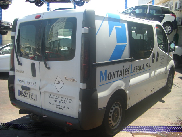 vista trasera derecha RENAULT TRAFIC 1.9 DCI 100CV