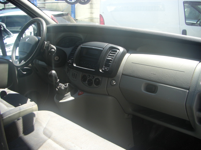 vista salpicadero RENAULT TRAFIC 1.9 DCI 100CV