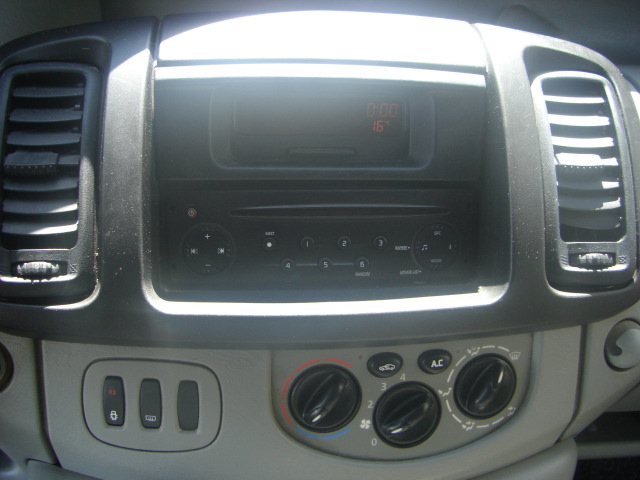 vista cd y a/c RENAULT TRAFIC 1.9 DCI 100CV
