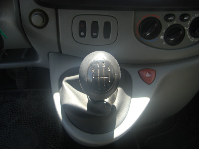 vista cambio RENAULT TRAFIC 1.9 DCI 100CV