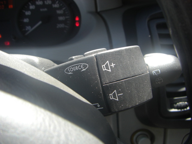 vista mandos audio en volante RENAULT TRAFIC 1.9 DCI 100CV