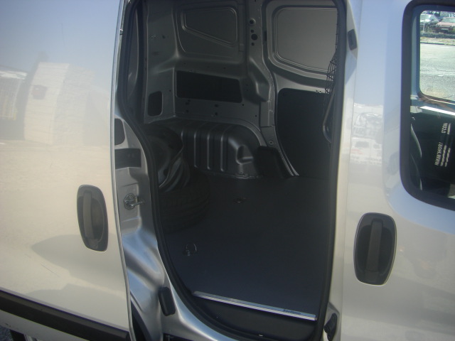 vista interior puerta lateral PEUGEOT BIPPER 1.3 HDI INDUSTRIAL 75CV