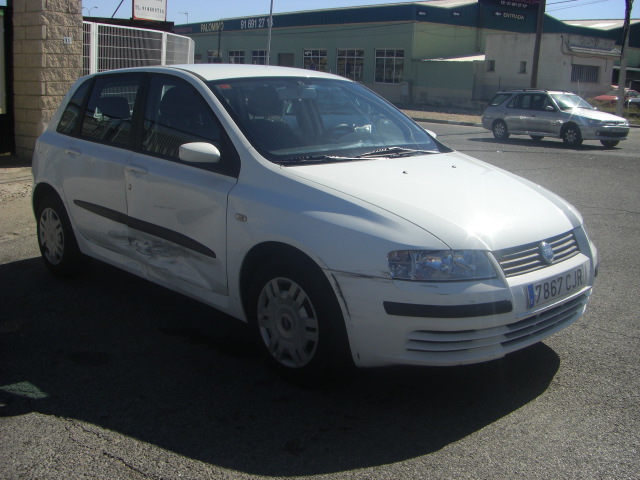 vista delantera derecha FIAT STILO 1.9 JTD 115CV