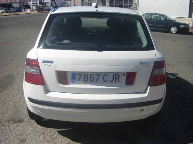 vista trasera FIAT STILO 1.9 JTD 115CV