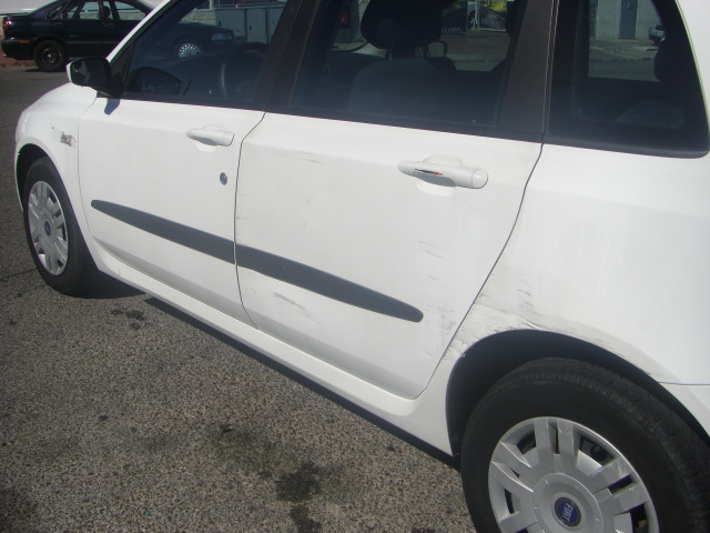 vista leve roze FIAT STILO 1.9 JTD 115CV