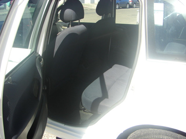 vista interior trsero 2 vista interior derecho FIAT STILO 1.9 JTD 115CV