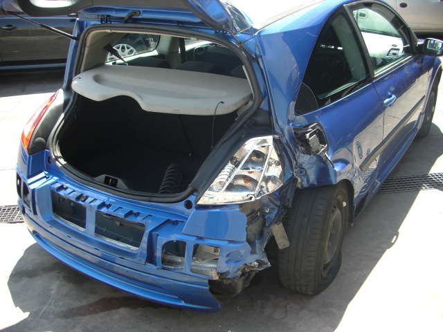 vista golpe maletero abierto RENAULT MEGANE 1.6 GASOLINA 113CV
