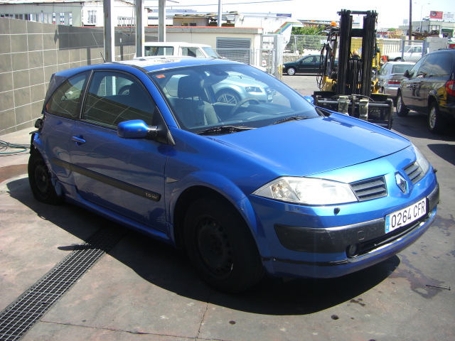 vista delantera derecha RENAULT MEGANE 1.6 GASOLINA 113CV