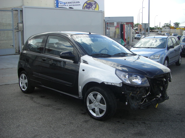 vista delantera derecha CHEVROLET AVEO 1.2 84CV GASOLINA