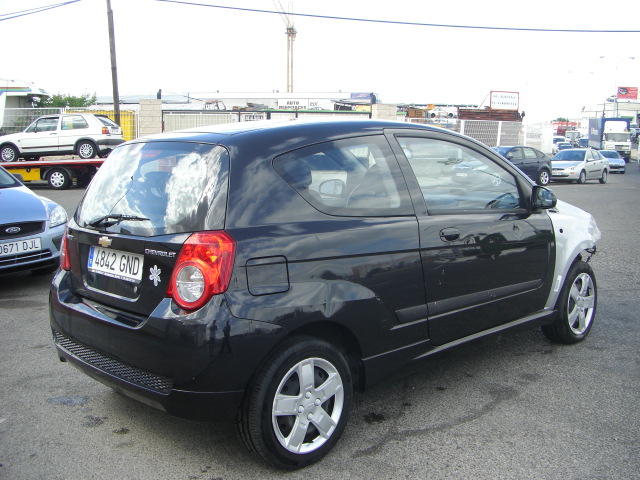 vista trasera derecha CHEVROLET AVEO 1.2 84CV GASOLINA