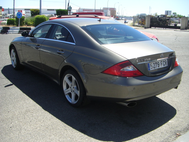 vista trasera izquierda MERCEDES BENZ CLS 350 CGI 3.5 292CV GASOLINA AUTOMATICO