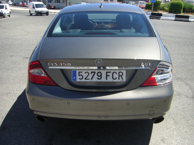 vista trasera MERCEDES BENZ CLS 350 CGI 3.5 292CV GASOLINA AUTOMATICO