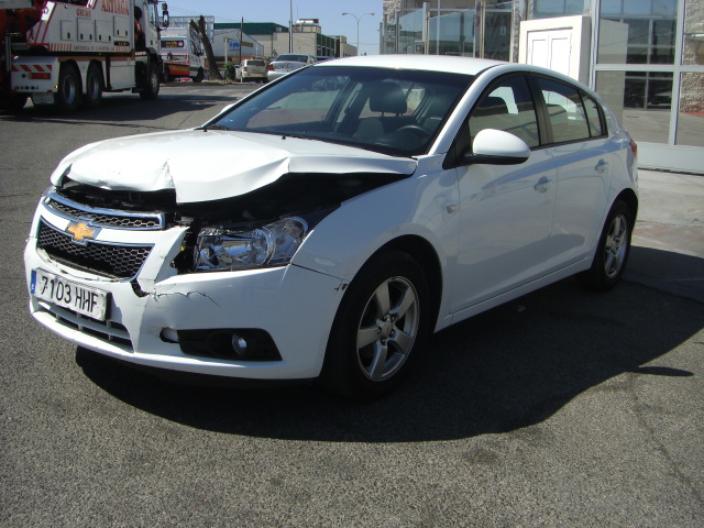 vista delantera izquierda CREVROLET CRUZE 1.6 GASOLINA 124CV