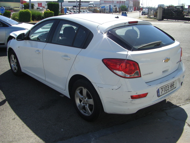 vista trasera izquierda CREVROLET CRUZE 1.6 GASOLINA 124CV