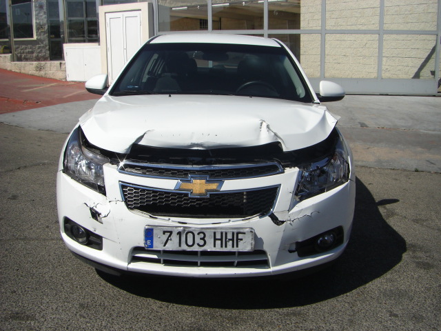 vista delantera CREVROLET CRUZE 1.6 GASOLINA 124CV
