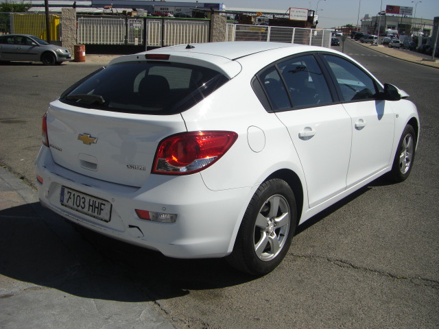 vista trasera derecha CREVROLET CRUZE 1.6 GASOLINA 124CV