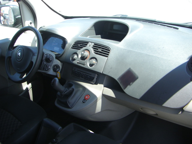 vista salpicadero RENAULT KANGOO CONFORT FURGON 1.5 DCI 70CV