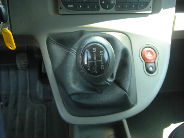 vista cambio RENAULT KANGOO CONFORT FURGON 1.5 DCI 70CV