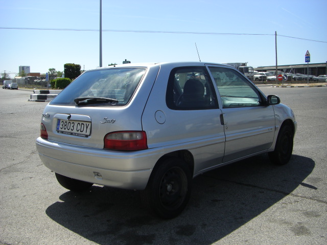 vista trasera derecha CITROEN SAXO 1.5 D X 58CV