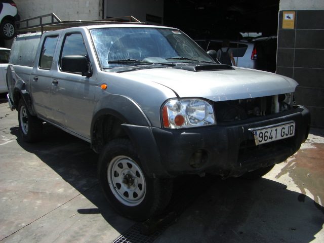 vista delantera derecha NISSAN NAVARA NP 300 PICKUP 2.5 CONFORT