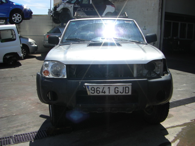 vista delantera NISSAN NAVARA NP 300 PICKUP 2.5 CONFORT