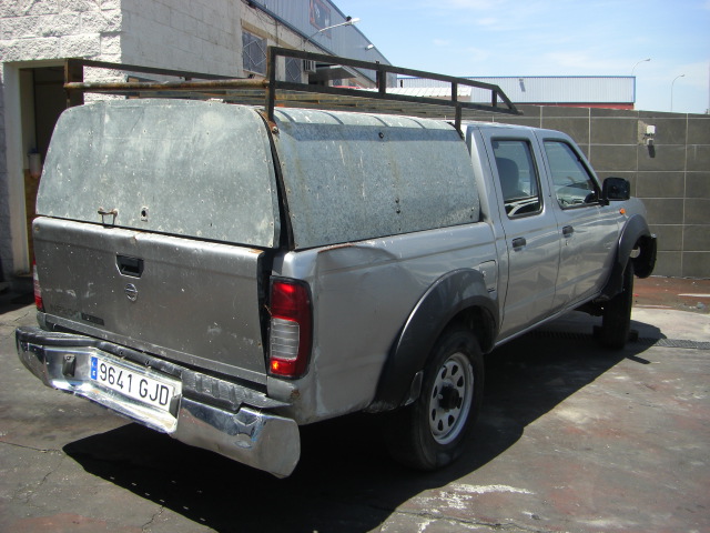 vista trasera derecha NISSAN NAVARA NP 300 PICKUP 2.5 CONFORT 
