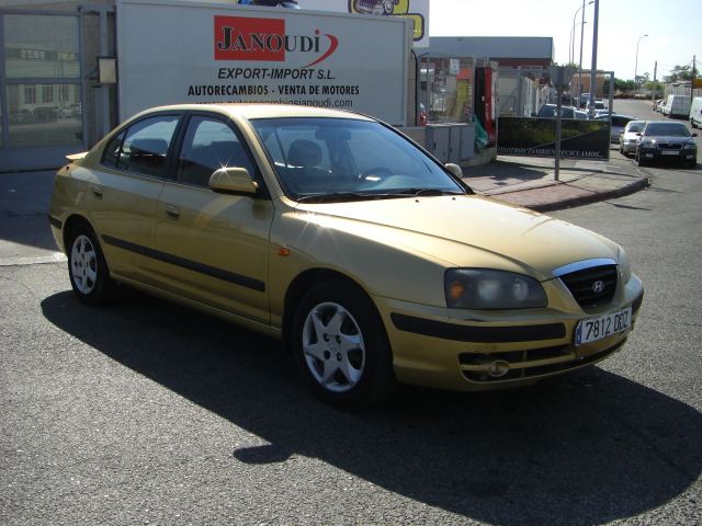 vista delantera derecha HYNDAI ELANTRA 2.0 XD 112CV
