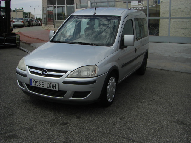 vista delantera izquierda vista interior izquierdo OPEL COMBO 1.3 CDTI 70CV COMBI