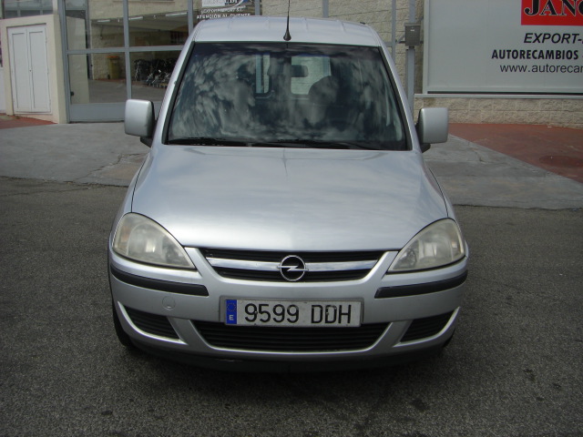 vista delantera vista interior izquierdo OPEL COMBO 1.3 CDTI 70CV COMBI