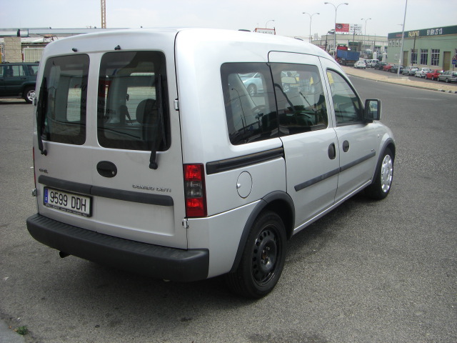 vista trasera derecha vista interior izquierdo OPEL COMBO 1.3 CDTI 70CV COMBI