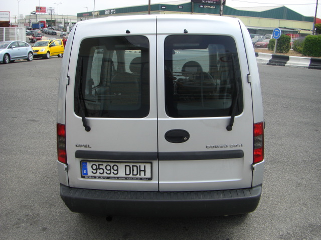 vista trasera vista interior izquierdo OPEL COMBO 1.3 CDTI 70CV COMBI