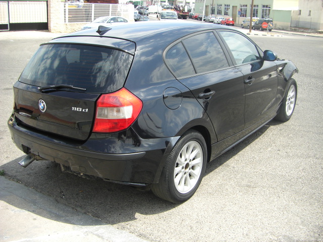 vista trasera derecha BMW 118D 2.0 122CV