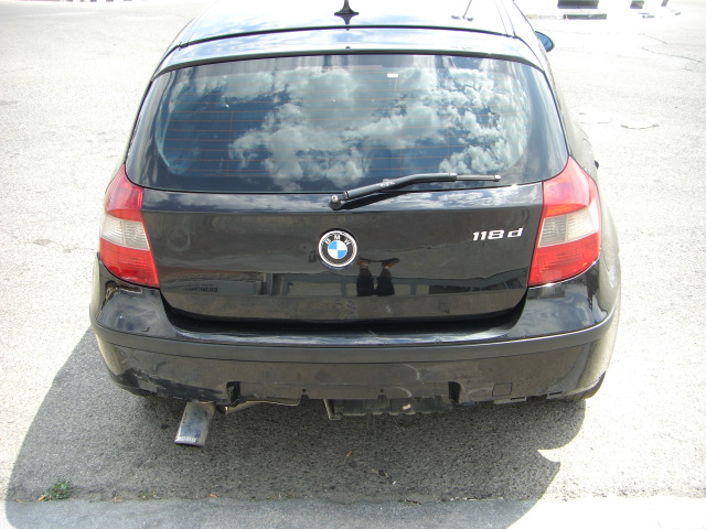 vista trasera BMW 118D 2.0 122CV