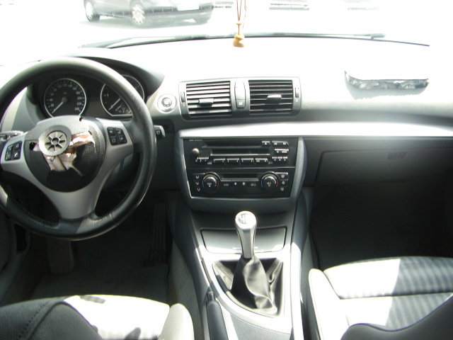 vista salpicadero BMW 118D 2.0 122CV